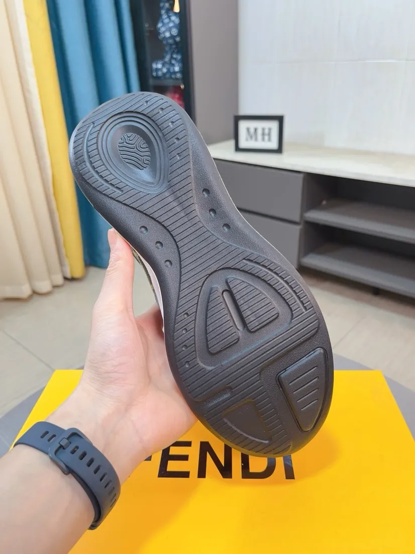 Men's Men's Shoes 💰438🌹🌹[fendi] Fendi's classic and comfortable men's, this complex sneaker is made of soft calfskin➕genuine leather lining➕original ultra-light rubber material with rough outsole. This unique light style is suitable for the casual and refined sensibility of this season. It is comfortable and natural on the feet. It is an everyday style for casual travel in autumn and winter! 38/44